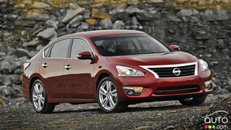 870,000 Nissan Altimas with faulty hood latch recalled