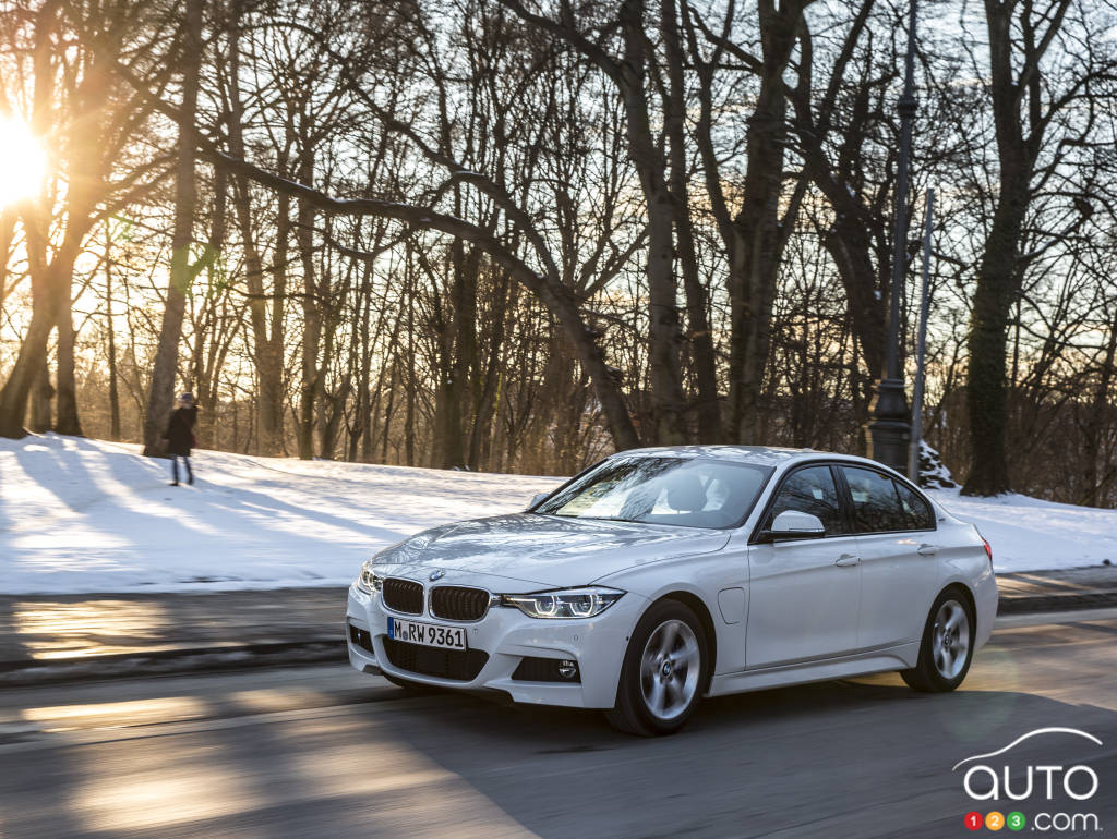 La BMW 330xe