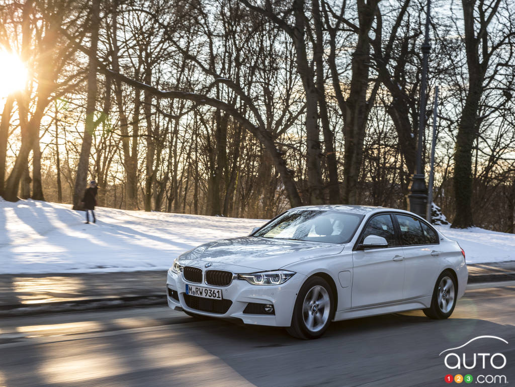 La BMW 330xe