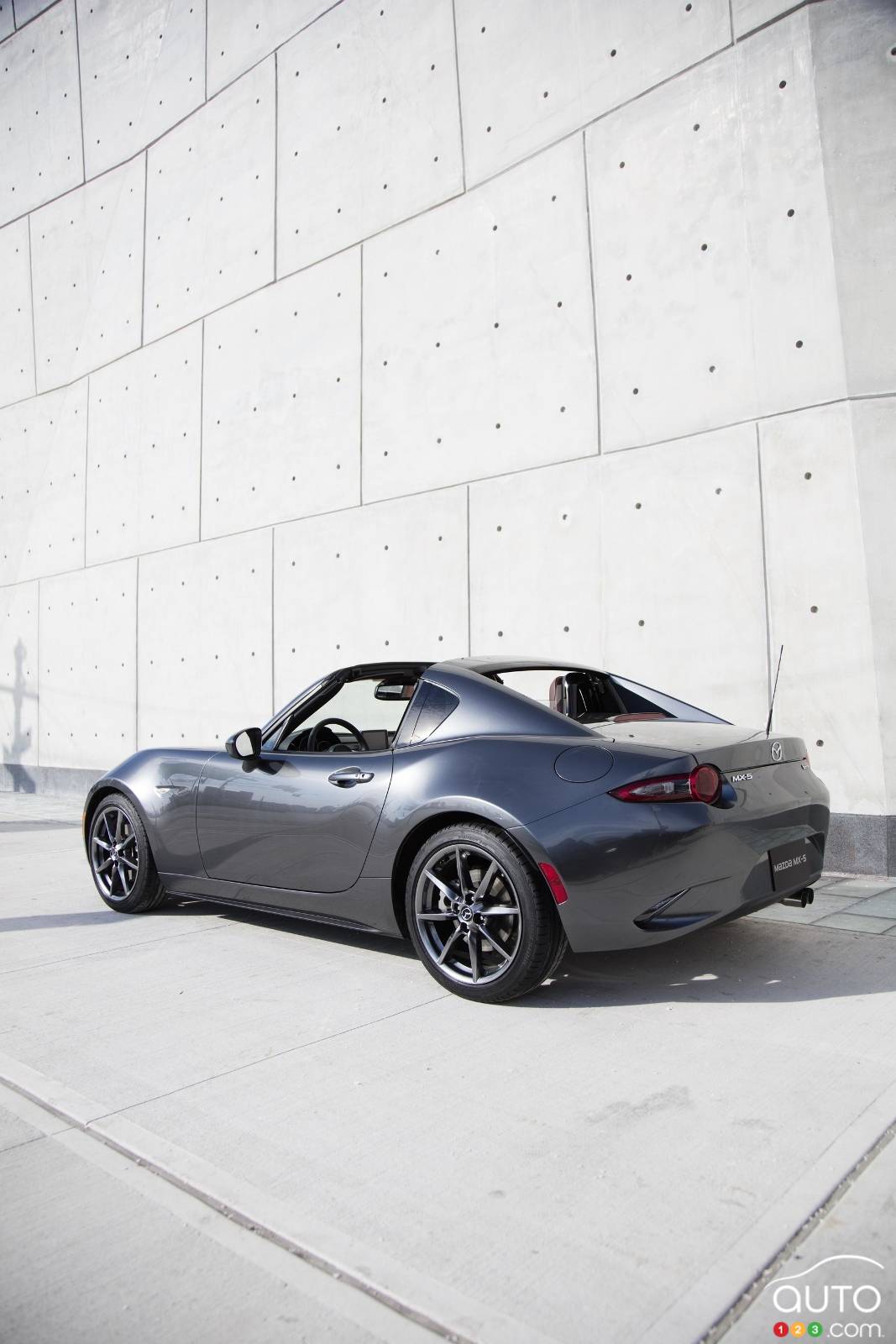 Mazda Offers Car Buyers Chance to Pre-Order 2017 MX-5 RF