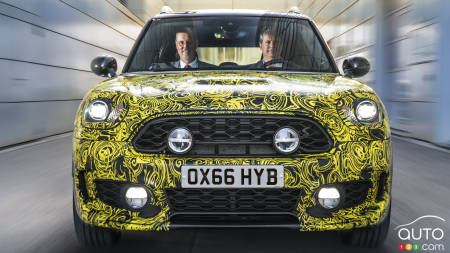 Une MINI Cooper hybride rechargeable s’en vient