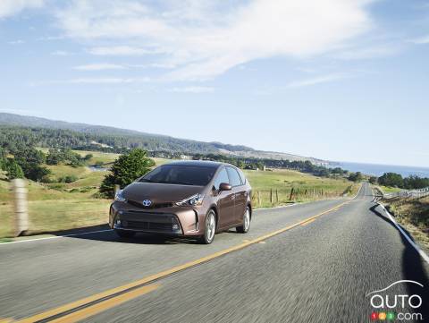 2017 Toyota Prius v Quick Look