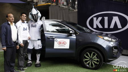 Toronto and Vancouver Soccer Players Deliver Two 2017 Kia Sportage SUVs