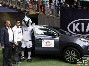 Toronto and Vancouver Soccer Players Deliver Two 2017 Kia Sportage SUVs