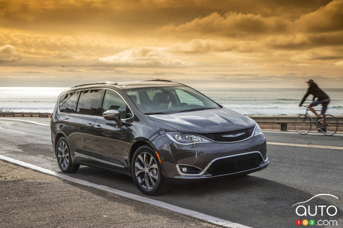 Two Additional Versions of the 2017 Chrysler Pacifica for Canada