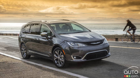 Two Additional Versions of the 2017 Chrysler Pacifica for Canada