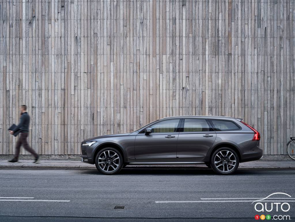 Volvo V90 V90 Cross Country Pricing Announced For Canada Car News Auto123