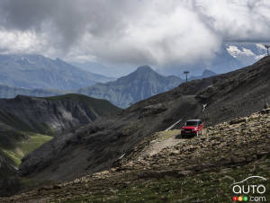 Un Range Rover Sport dévale la piste de l’Inferno Downhill Challenge!