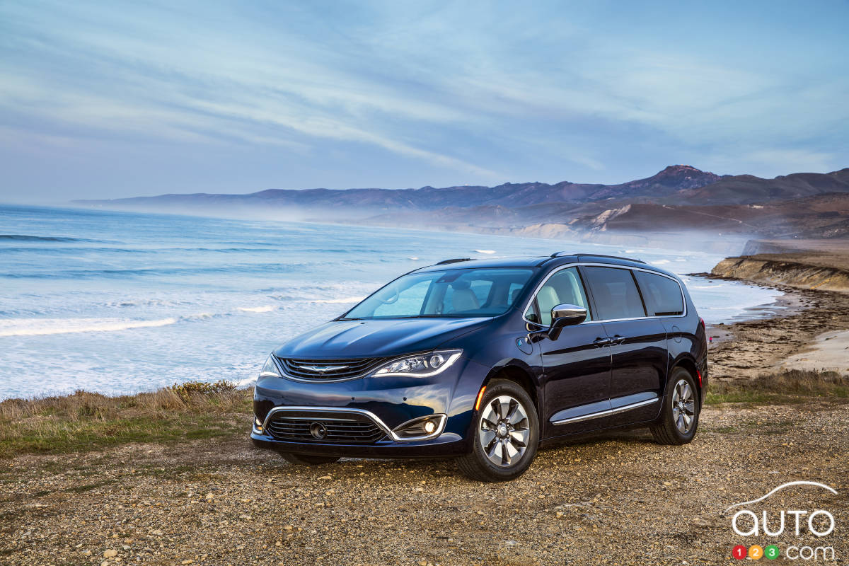 Canadian Pricing Announced for the 2017 Chrysler Pacifica Hybrid