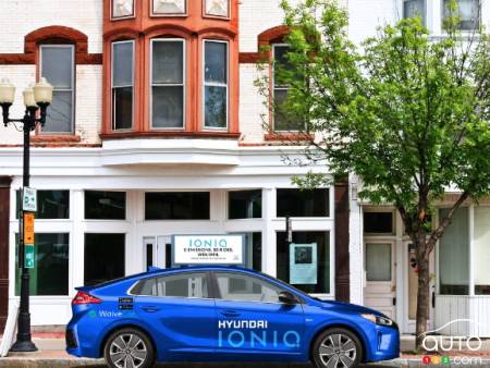 Los Angeles 2016: Partnership Between Hyundai and WaiveCar