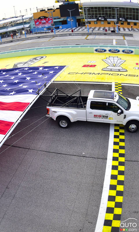 2017 Ford Super Duty’s massive torque breaks world record  (video)