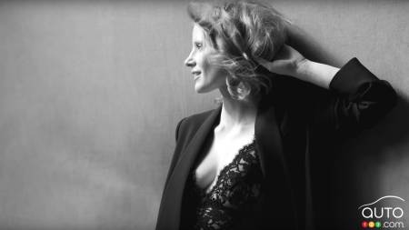 2017 Pirelli Calendar unveiled (video)
