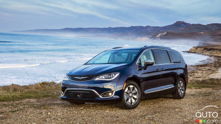 2017 Chrysler Pacifica Hybrid: Production Underway