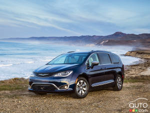 2017 Chrysler Pacifica Hybrid: Production Underway
