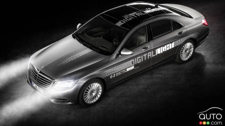 Mercedes-Benz présente un nouveau concept de lumières avant Noël (vidéo)