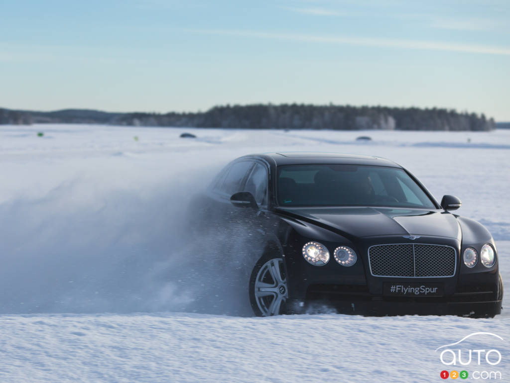 Bentley Flying Spur dans la neige