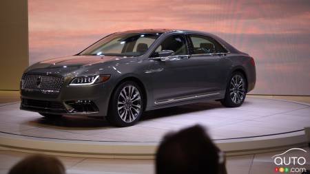 Toronto 2016: 2017 Lincoln Continental Unveiled