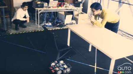 Des chaises qui bougent et se rangent toutes seules, signées… Nissan!