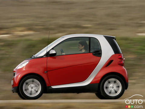 2006 smart fortwo diesel turned into snowmobile in Ottawa!
