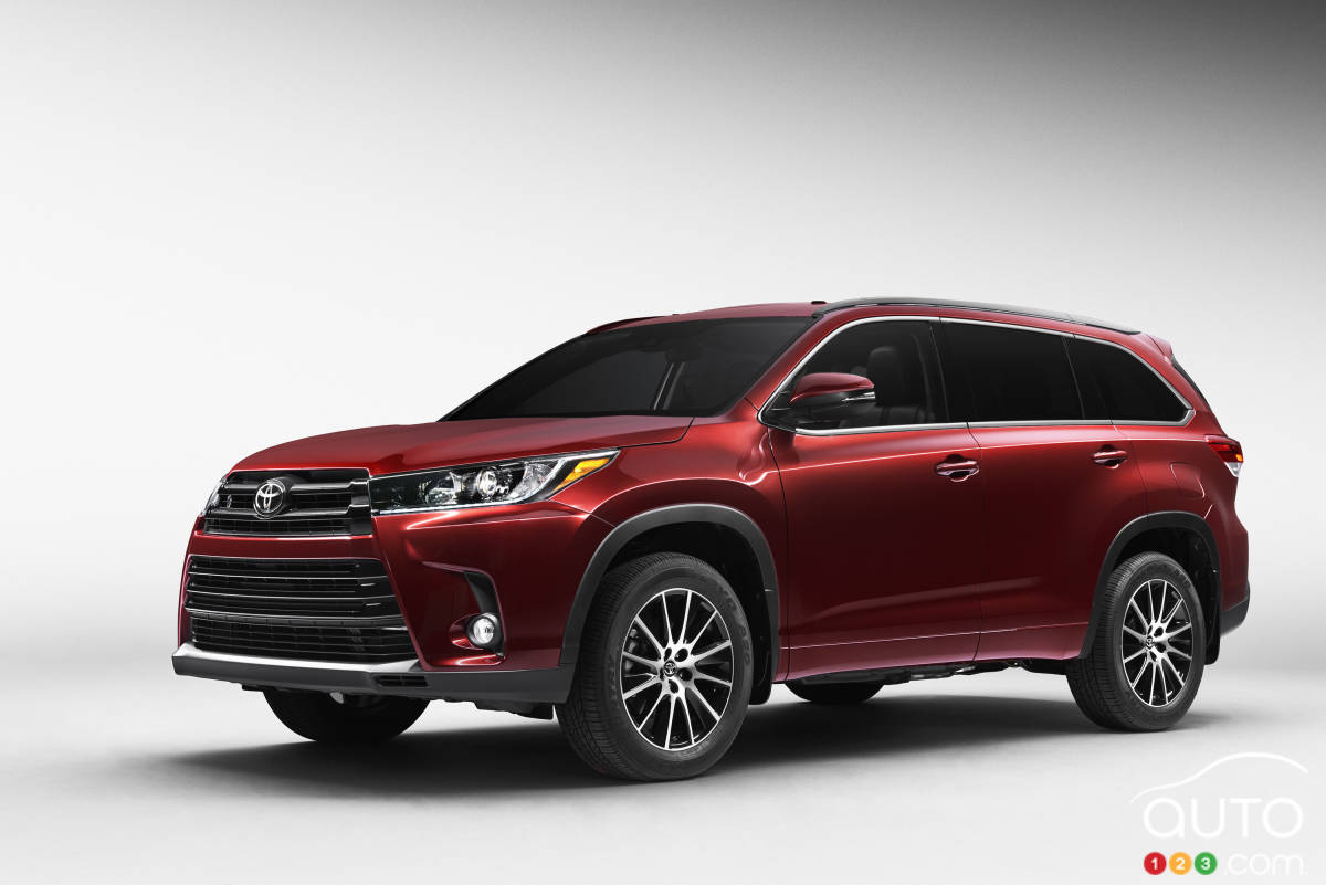 Updated 2017 Toyota Highlander headed to New York Auto Show