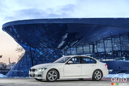 BMW unveils 330e iPerformance plug-in hybrid
