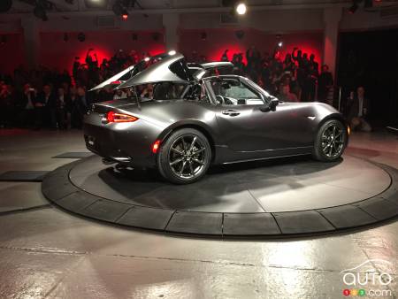 New York 2016: Mazda MX-5 gets hard