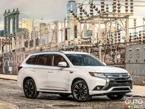New York 2016 : Mitsubishi a dévoilé son Outlander PHEV 2017