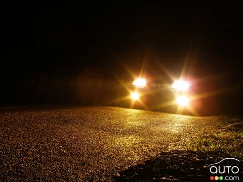 Most new cars need better headlights, IIHS finds