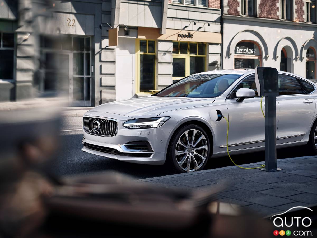 Volvo aims to sell one million electrified cars by 2025