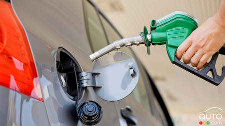 Many EV and hybrid owners go back to gas-powered cars, study finds