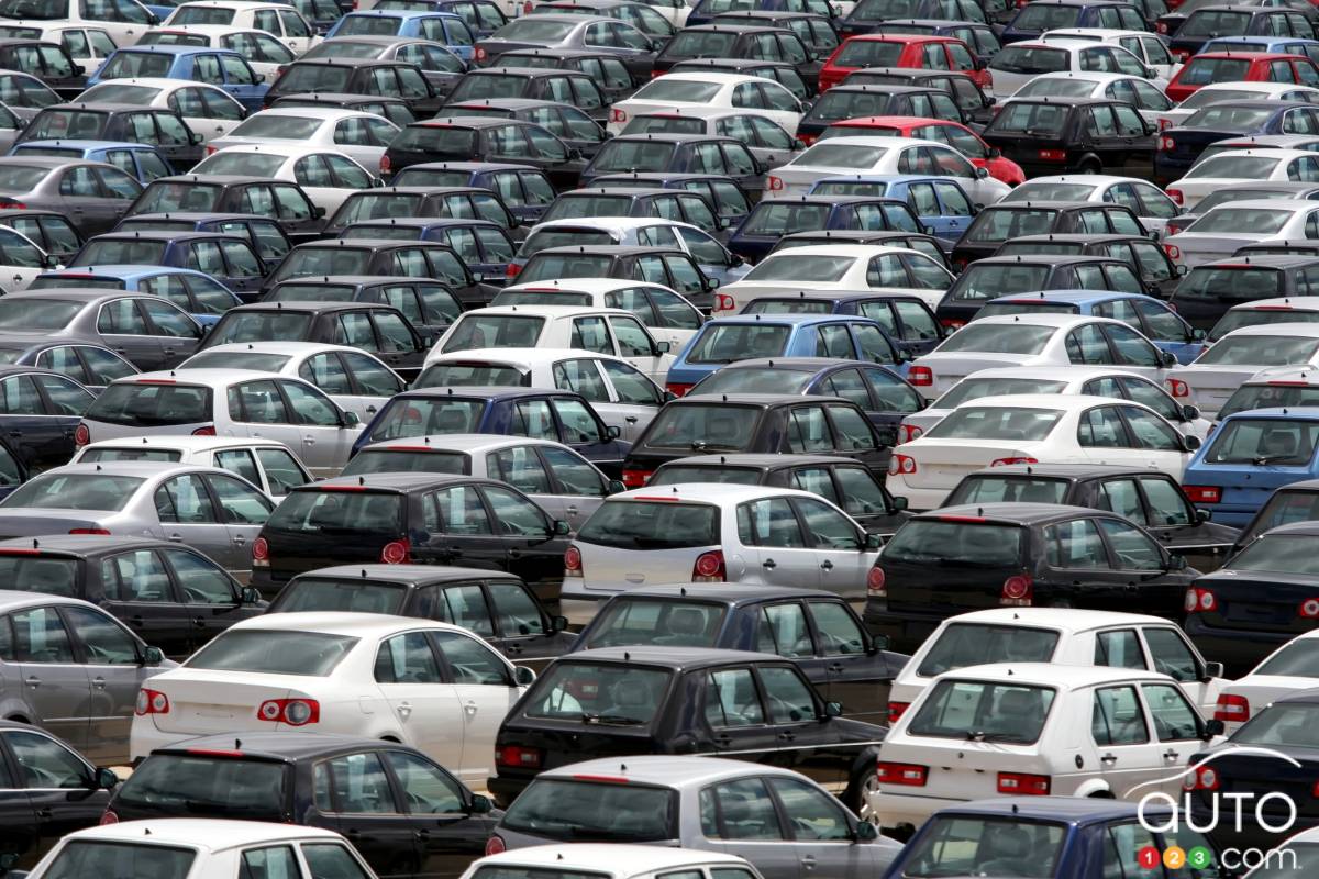 Car sales across Canada hit record high in 2015