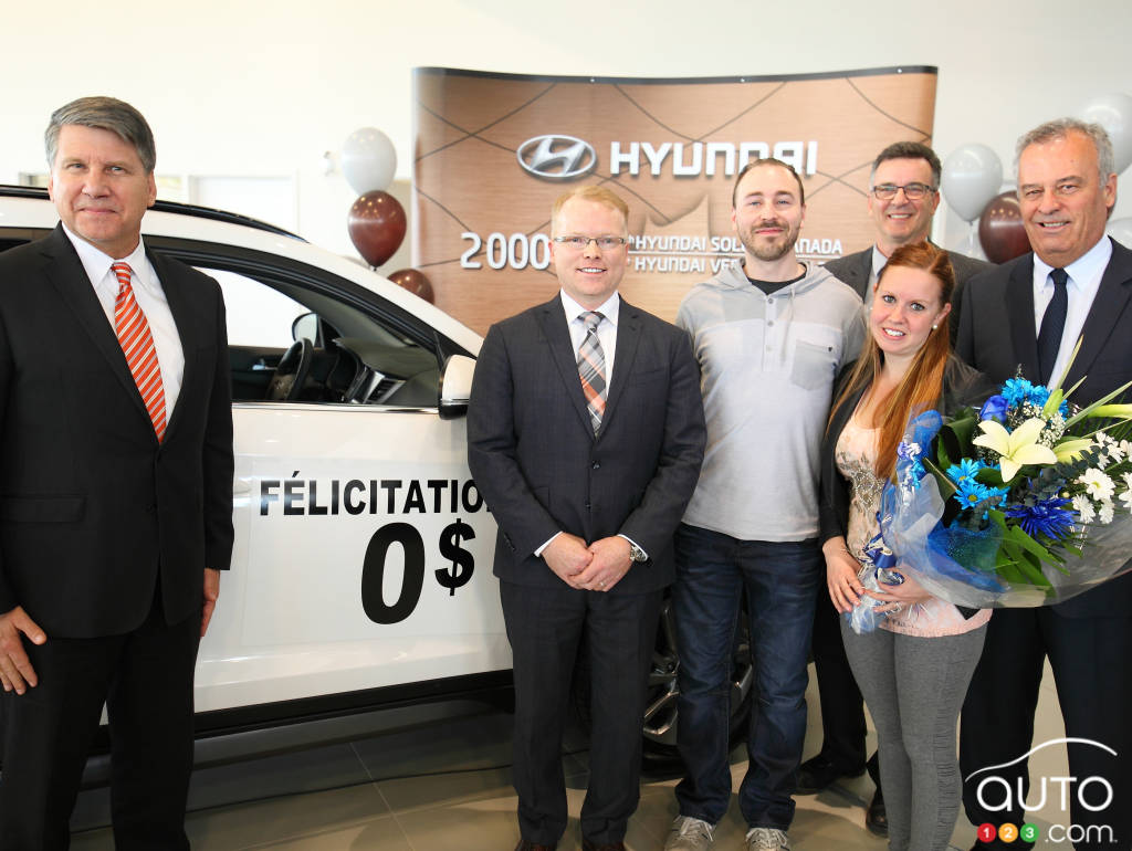 President and CEO Don Romano and Director of Sales Steve Milette surprised customers Jean-Francois Bélanger and Melissa Baker with a free 5-year lease of their white 2016 Tucson compact SUV. They were joined by François Trudeau, District Sales Manager, and Denis Michel, Dealer Principal of Hyundai Val-Bélair in Quebec.