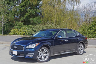 The 16 Infiniti Q70l 3 7 Awd Is A Pretty Smart Idea Car Reviews Auto123