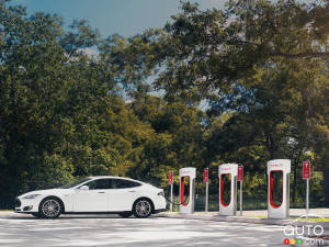 Tesla Model 3 : l’accès aux stations de recharge ne sera pas gratuit