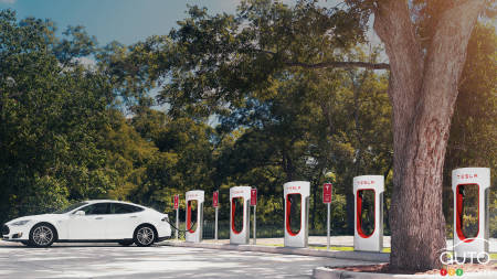 Tesla Model 3 : l’accès aux stations de recharge ne sera pas gratuit