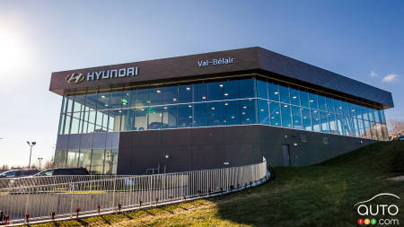 Visit Hyundai showrooms with Google Street View!