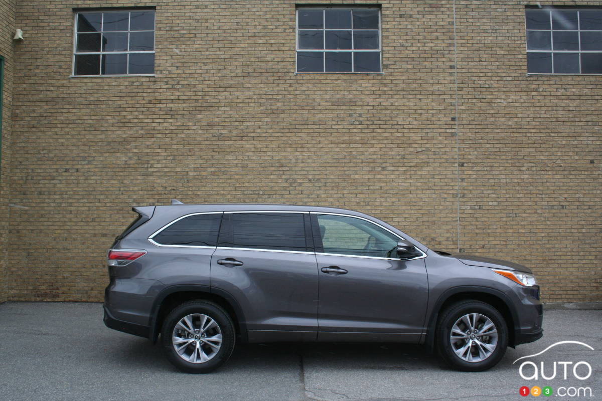 2016 Toyota Highlander LE Convenience Review