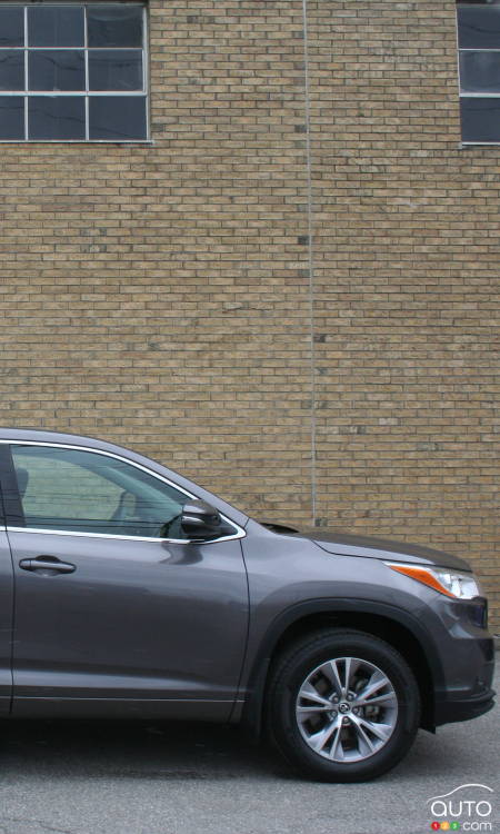2016 Toyota Highlander LE Convenience Review
