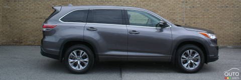 2016 Toyota Highlander LE Convenience Review
