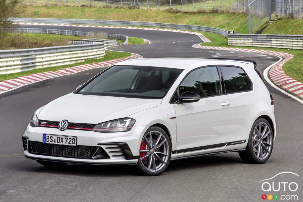 VW Golf GTI’s 40th anniversary celebrated at Goodwood | Car News | Auto123