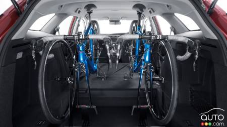 La Honda Civic Tourer offrira un support à vélo intérieur!