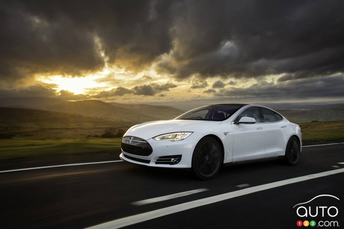 Tesla Model S on Autopilot kills driver
