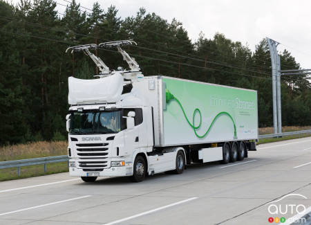 Une autoroute électrique actuellement testée en Suède