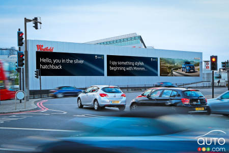 Un panneau publicitaire de Renault qui s’adresse à vous au Royaume-Uni!