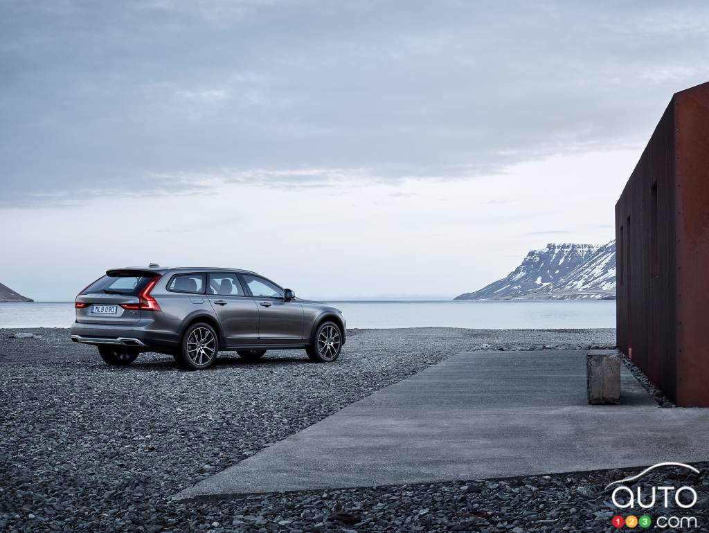 2017 Volvo V90 Cross Country