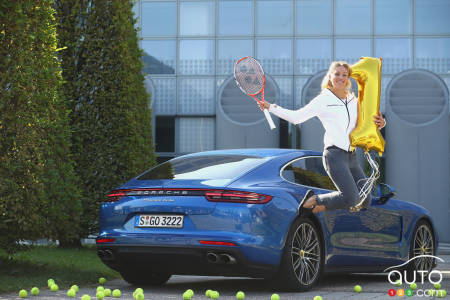La numéro  1 mondiale du tennis prend la pose avec la Panamera Turbo