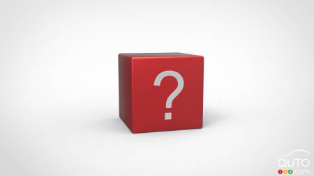 Kia : son gros cube rouge cachait une Forte5 et un Sportage!