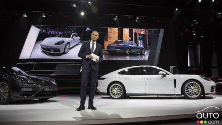 Paris 2016 : Porsche dévoile les Panamera 4 E-Hybrid et 911 GT3 Cup