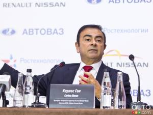CES 2017: Carlos Ghosn Road Tests a Self-Driving Car; See his Verdict!