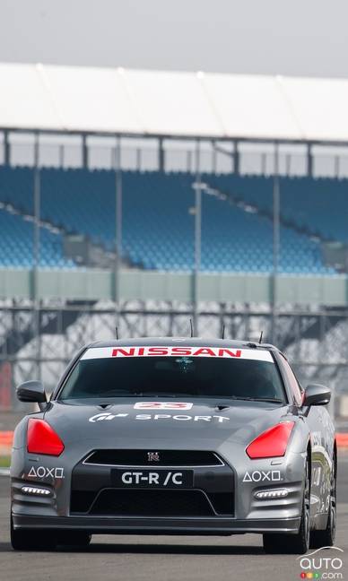 Remote-Controlled Nissan GT-R Tops 200 km/h at Silverstone!